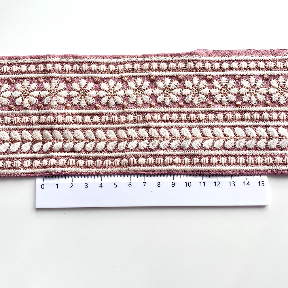 602 【 幅：8.5cm 】 インド刺繍リボン　ピンク　布地　ホワイト