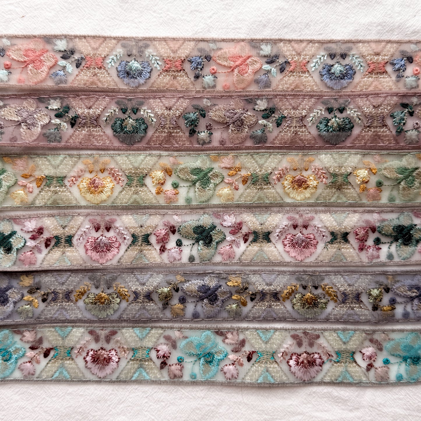 S405 インド刺繍リボン 3.5cm幅 チュール