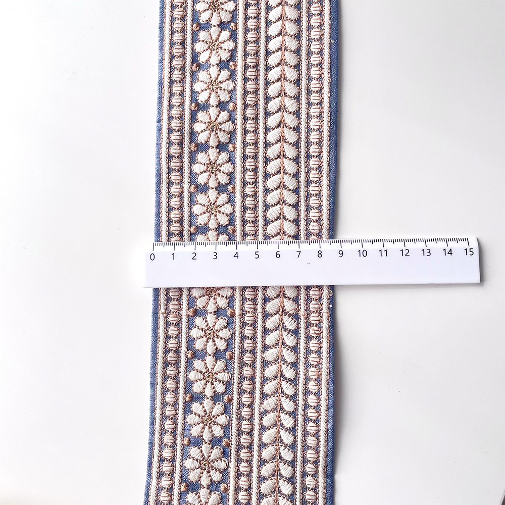 603 【 幅：8.5cm 】 インド刺繍リボン　スカイブルー　布地　ホワイト