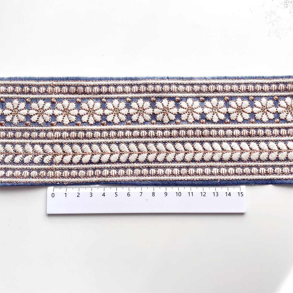 603 【 幅：8.5cm 】 インド刺繍リボン　スカイブルー　布地　ホワイト