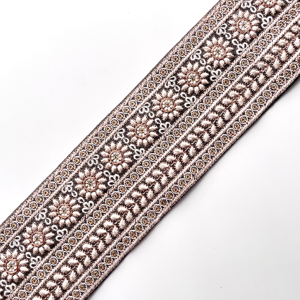 607 【 幅：7cm 】 インド刺繍リボン　ブラウン　布地　ホワイト