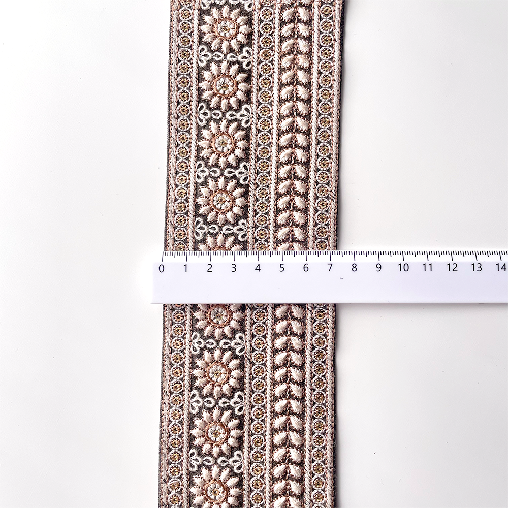 607 【 幅：7cm 】 インド刺繍リボン　ブラウン　布地　ホワイト