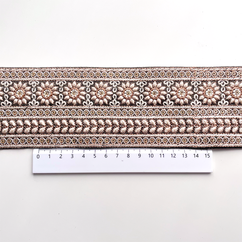 607 【 幅：7cm 】 インド刺繍リボン　ブラウン　布地　ホワイト