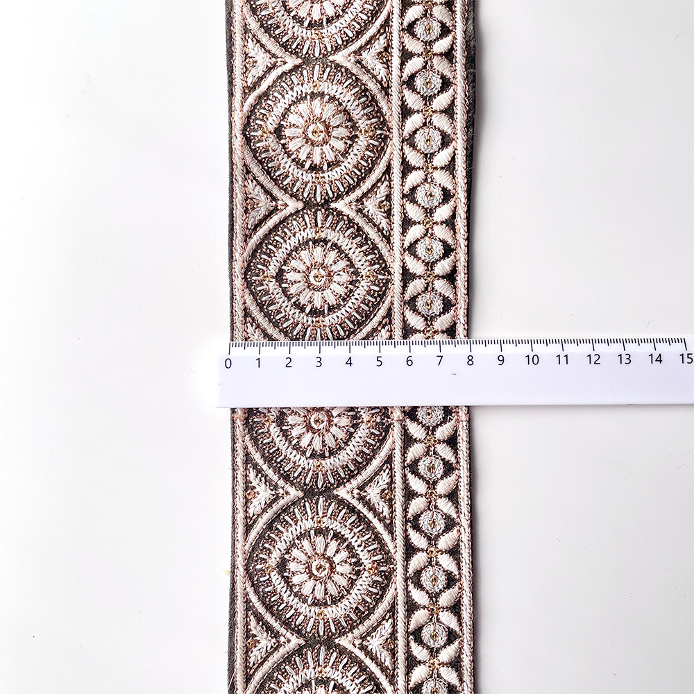 612 【 幅：8cm 】 インド刺繍リボン　ブラウン　布地　ブラウン　ホワイト