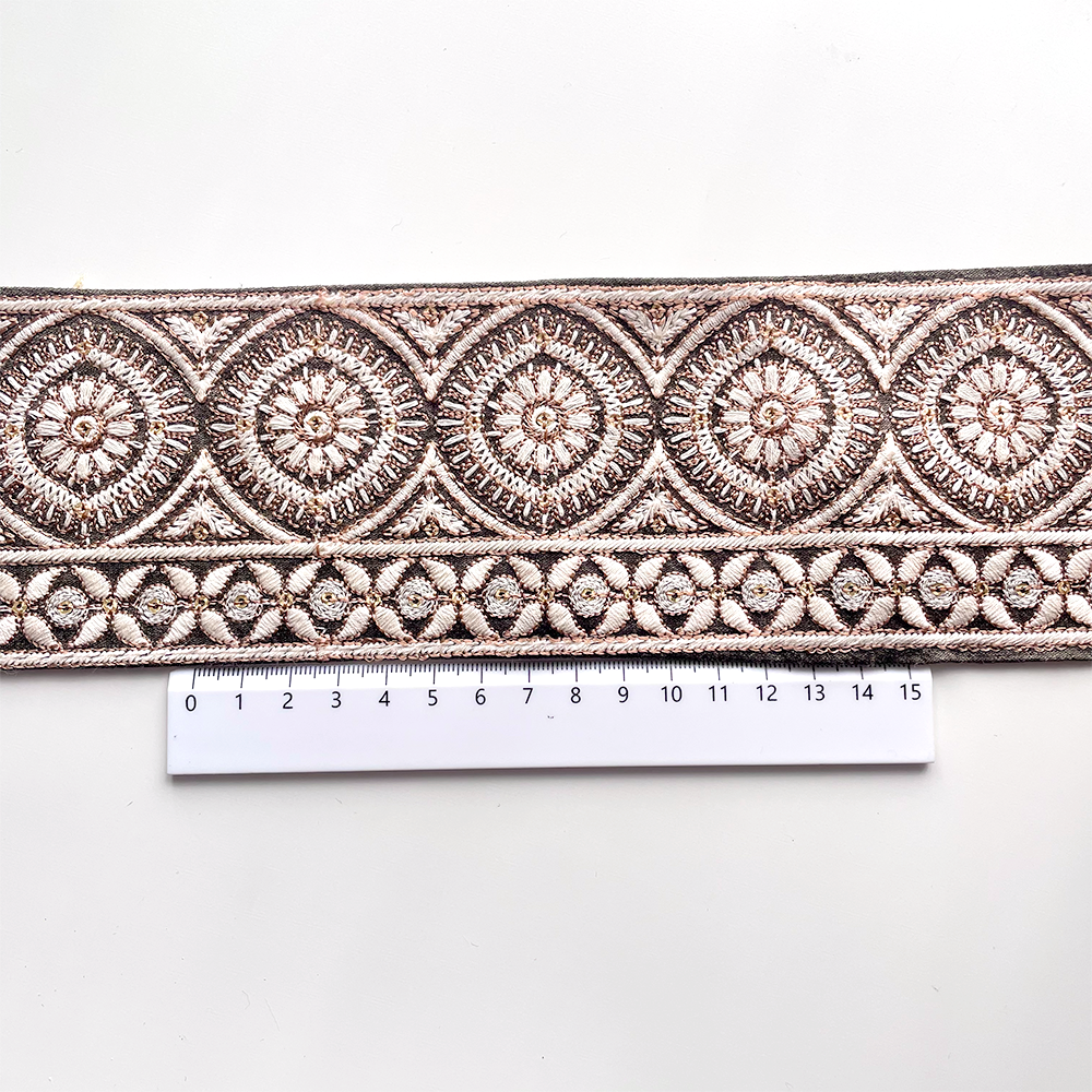 612 【 幅：8cm 】 インド刺繍リボン　ブラウン　布地　ブラウン　ホワイト