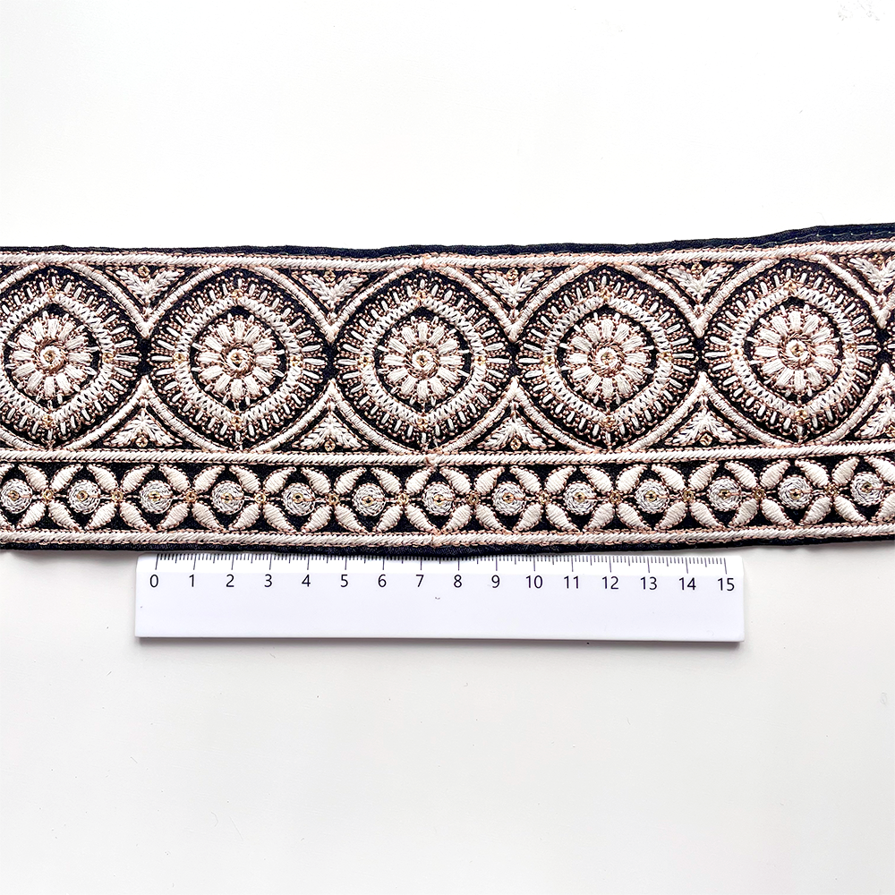 613 【 幅：8cm 】 インド刺繍リボン　ブラック　布地　ブラウン　ホワイト