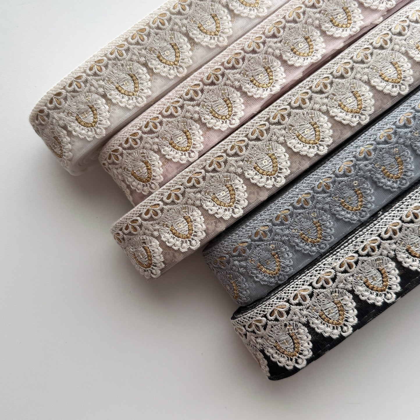 S380 インド刺繍リボン 4cm幅 チュール サークルフラワー