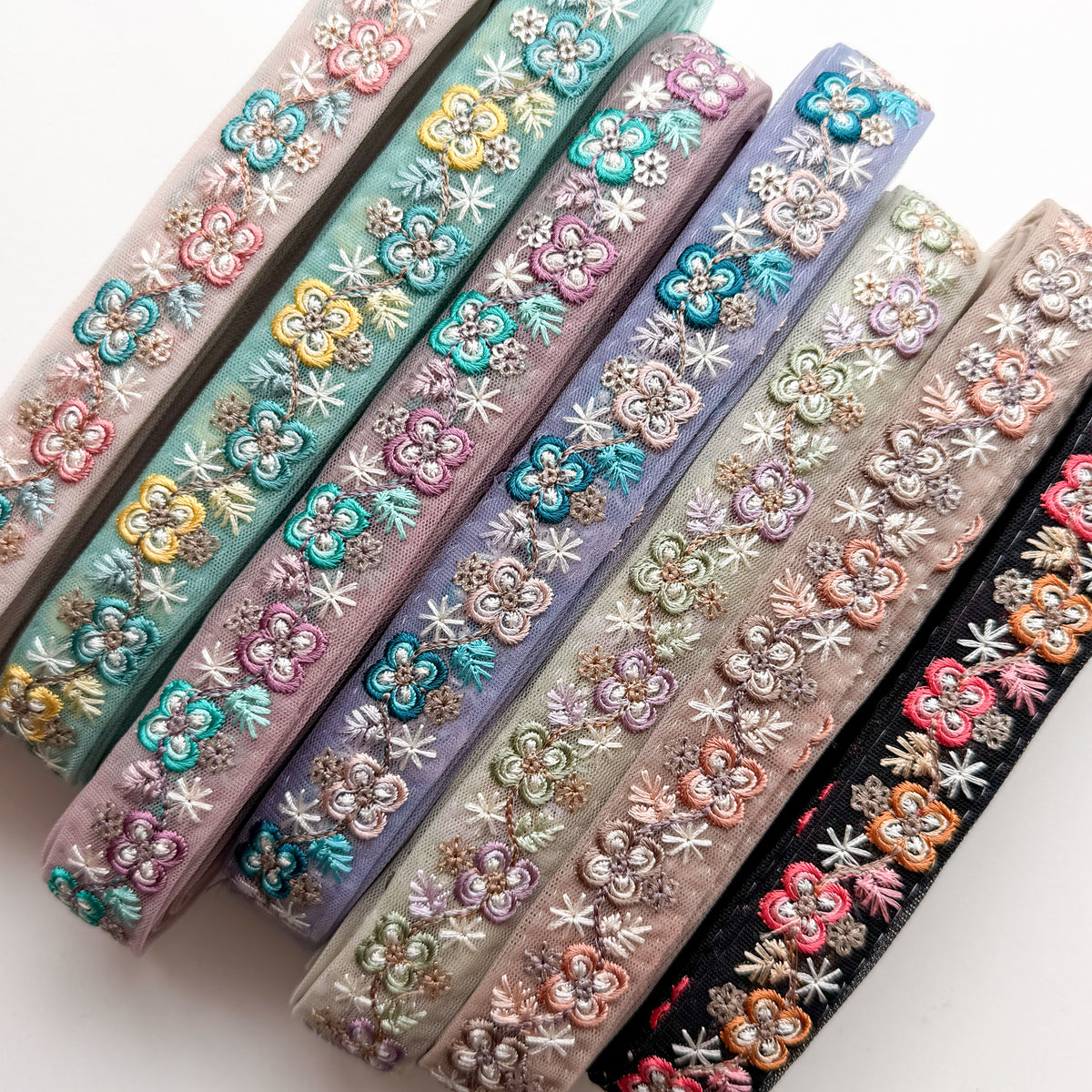 S415 インド刺繍リボン 2.5cm幅 チュール