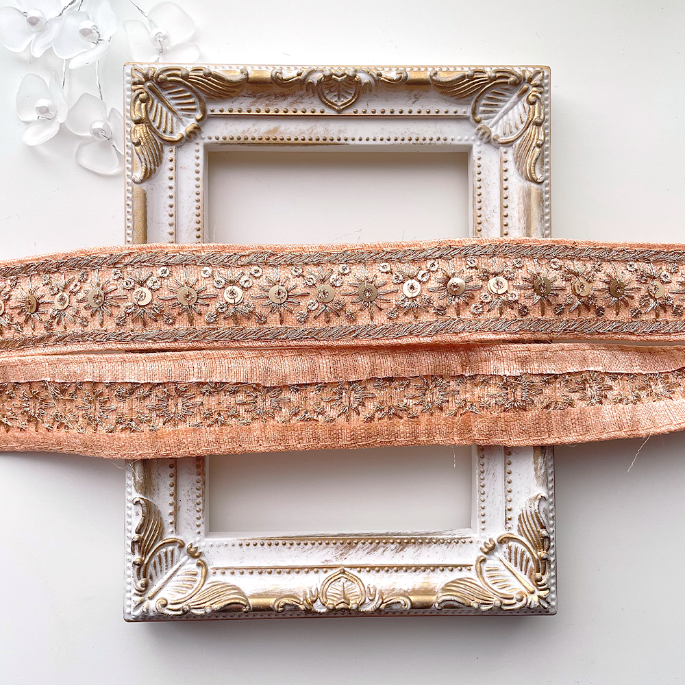 624 【 幅：2.5cm 】 インド刺繍リボン　ピンクライト　布地　ゴールド