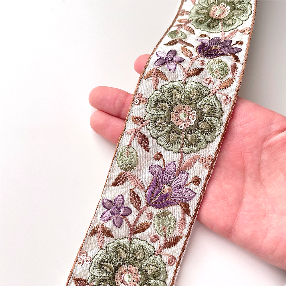 625 【 幅：5.5cm 】 インド刺繍リボン　ミント　布地　グリーン　パープル