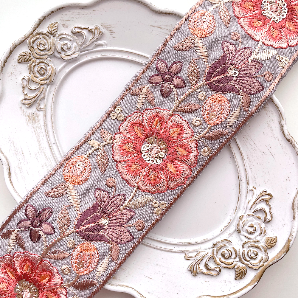 627 【 幅：5.5cm 】 インド刺繍リボン　パープル　布地　サーモン