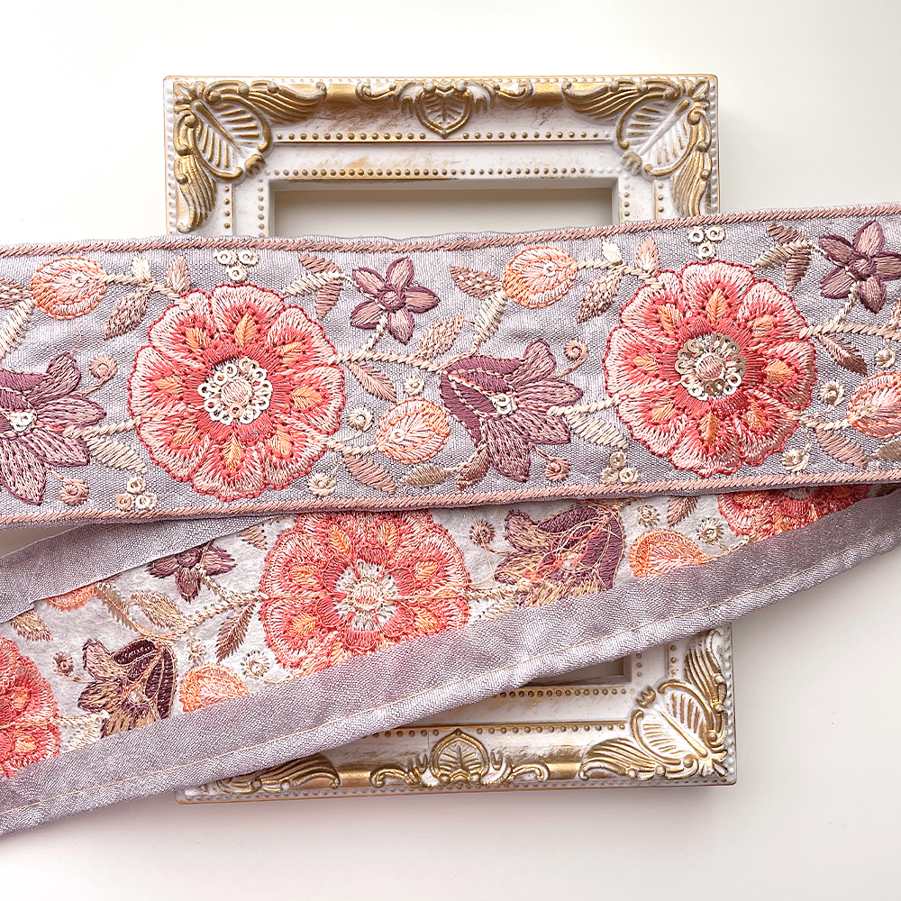627 【 幅：5.5cm 】 インド刺繍リボン　パープル　布地　サーモン