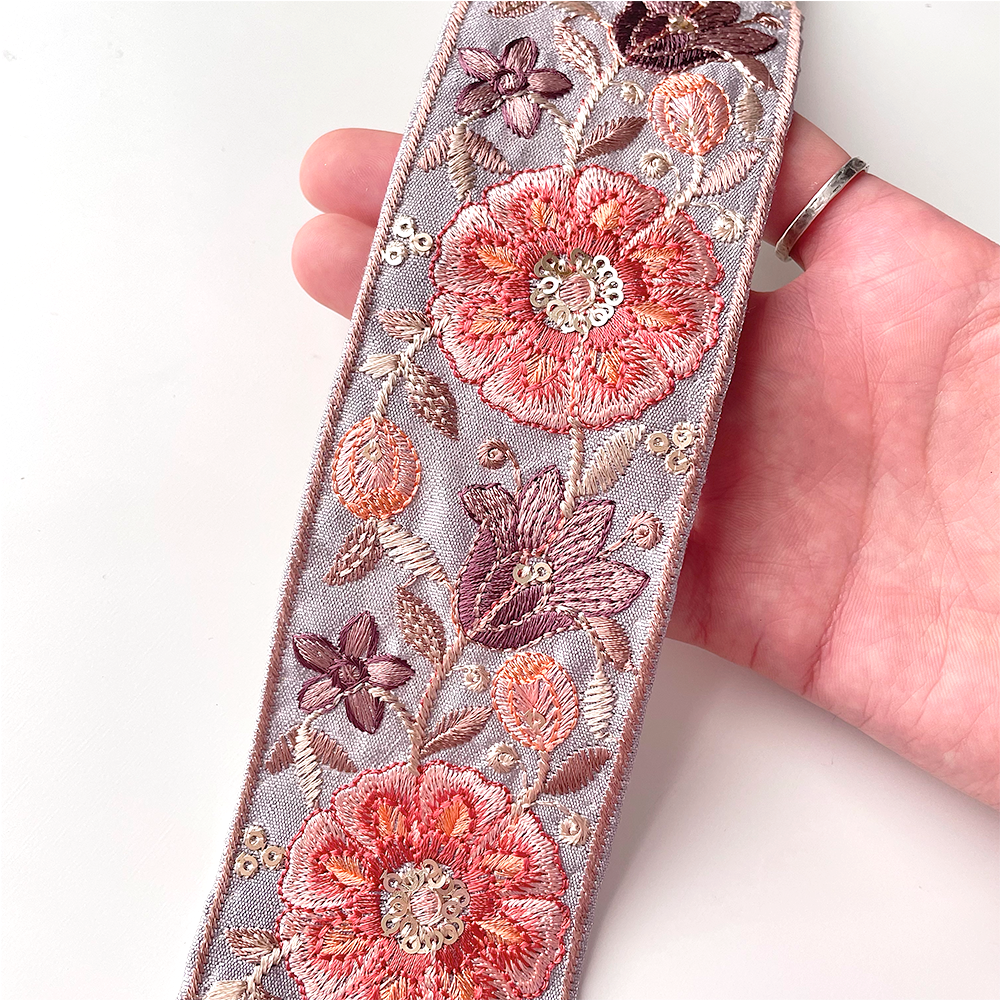 627 【 幅：5.5cm 】 インド刺繍リボン　パープル　布地　サーモン