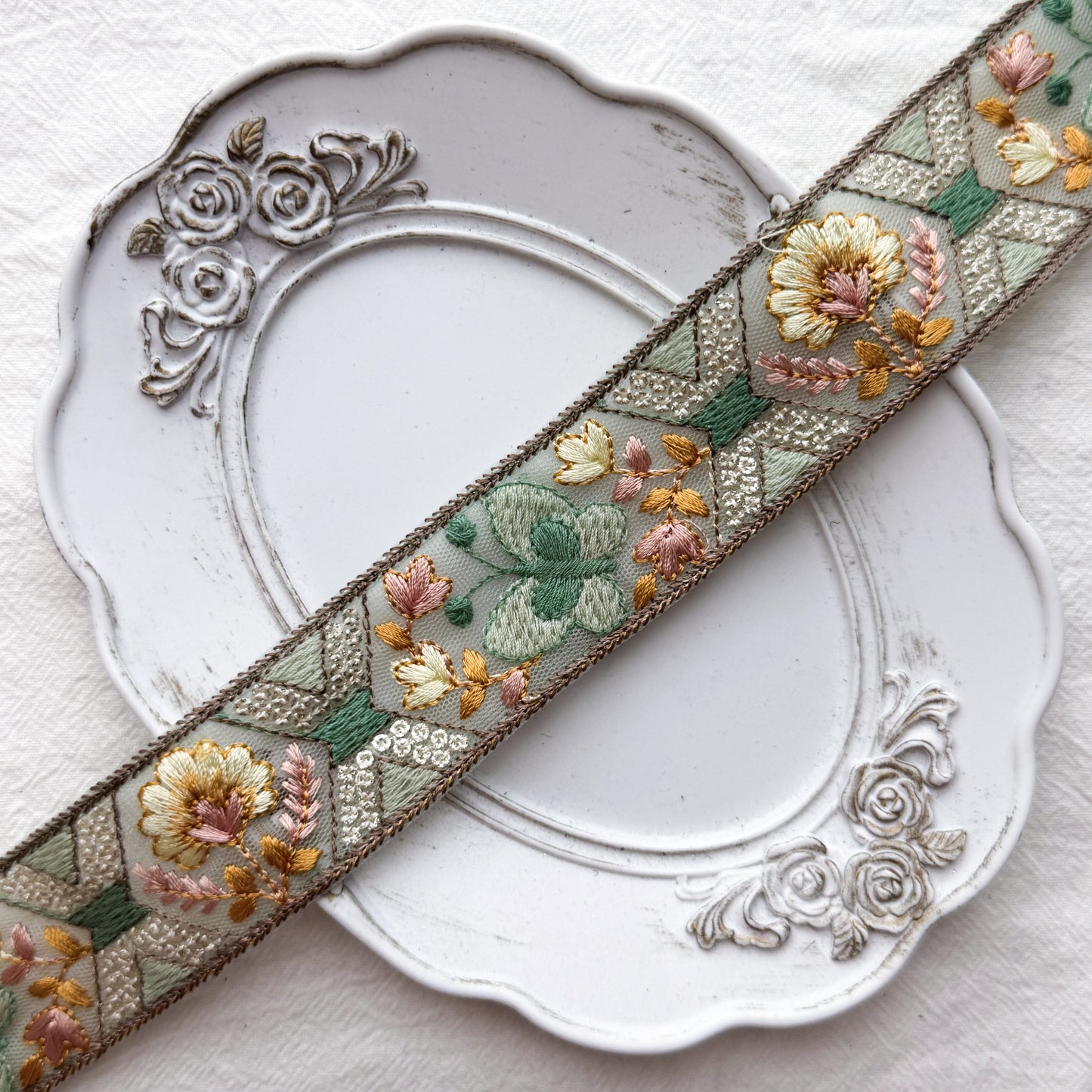 S405 インド刺繍リボン 3.5cm幅 チュール