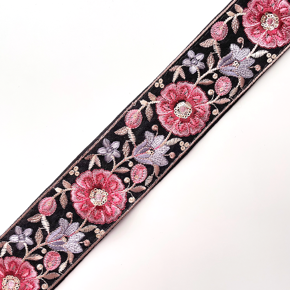 630 【 幅：5.5cm 】 インド刺繍リボン　ブラック　布地　レッド パープル