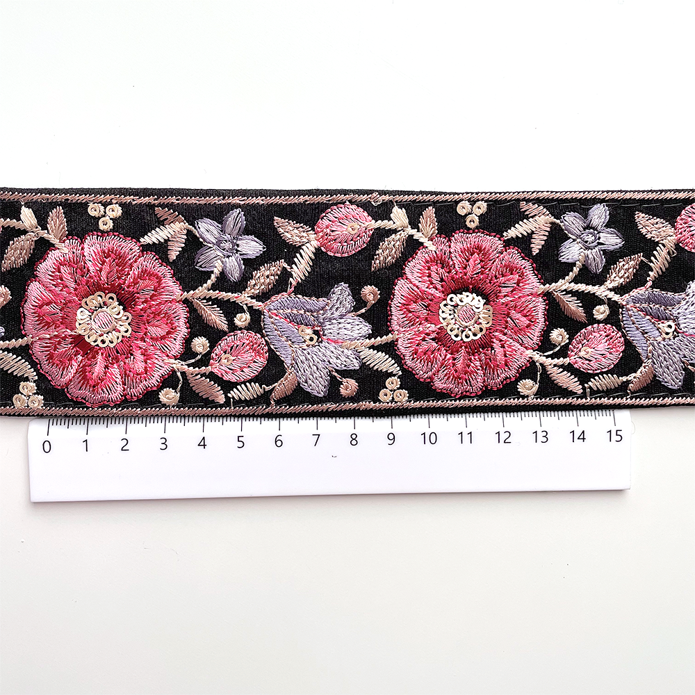 630 【 幅：5.5cm 】 インド刺繍リボン　ブラック　布地　レッド パープル