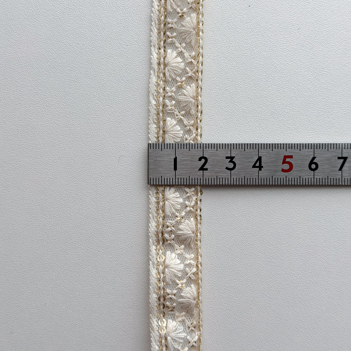 S385 インド刺繍リボン 2cm幅 チュール