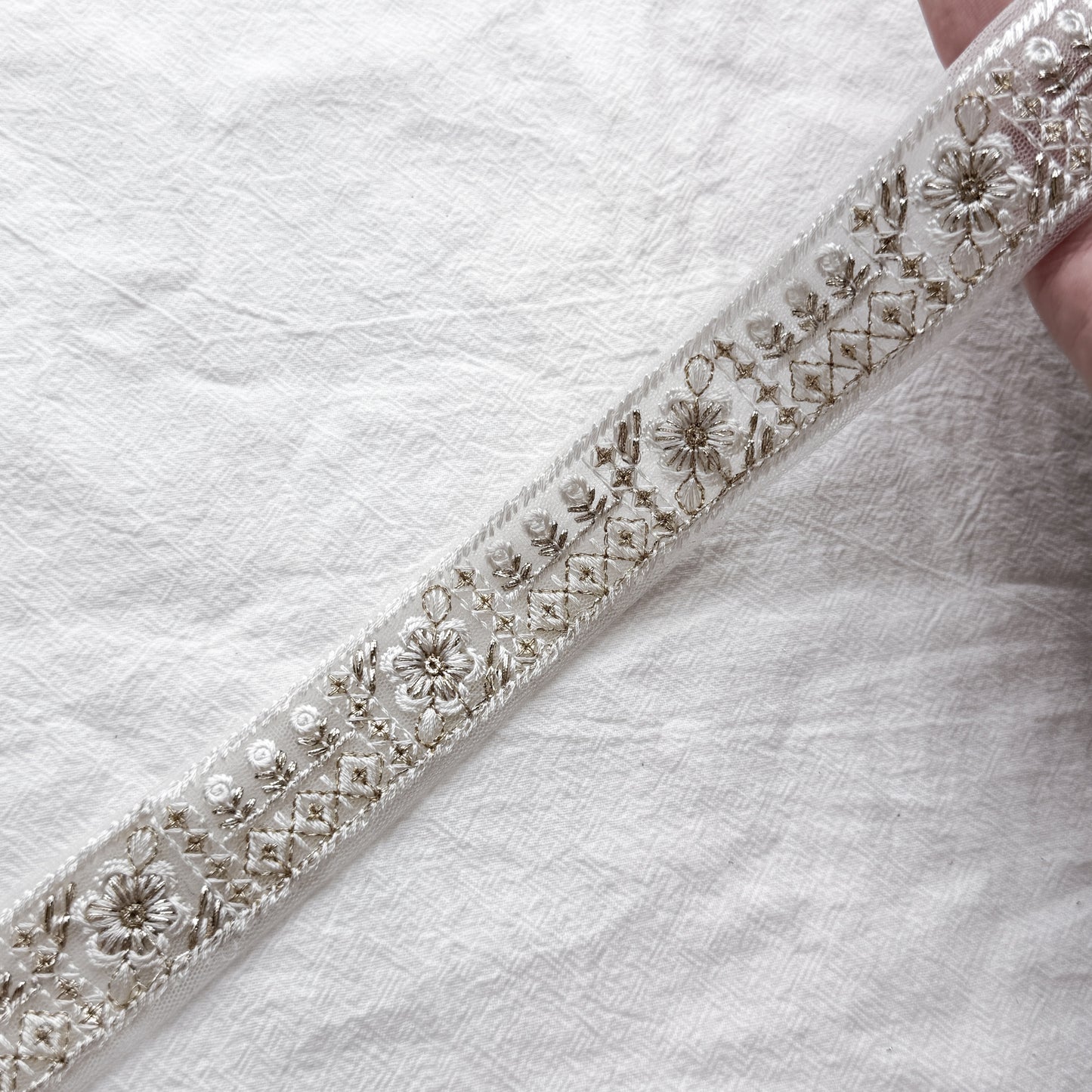 S404 インド刺繍リボン 3cm幅 チュール