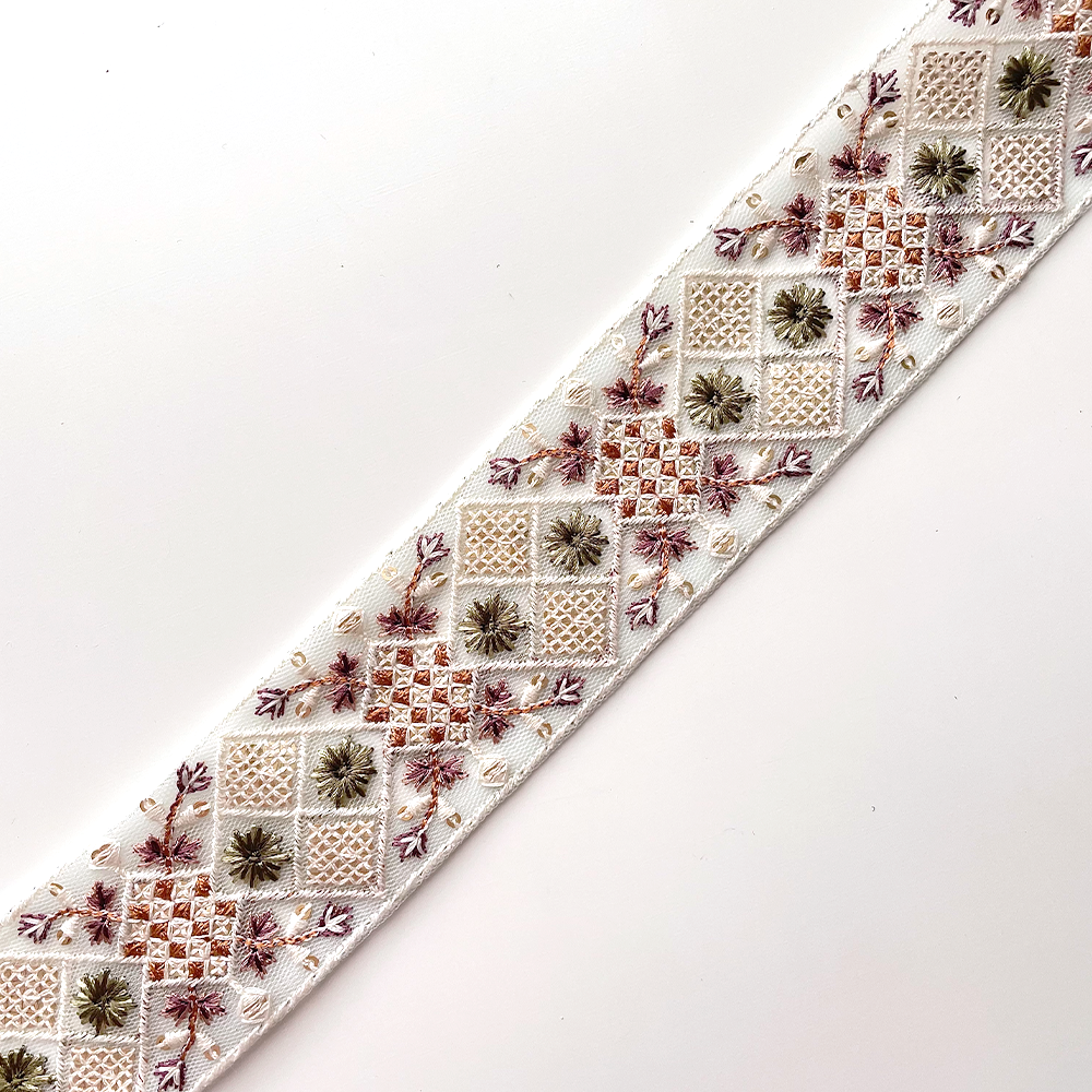 634 【 幅：5cm 】 インド刺繍リボン　ベビーブルー　チュール　ホワイト グリーン