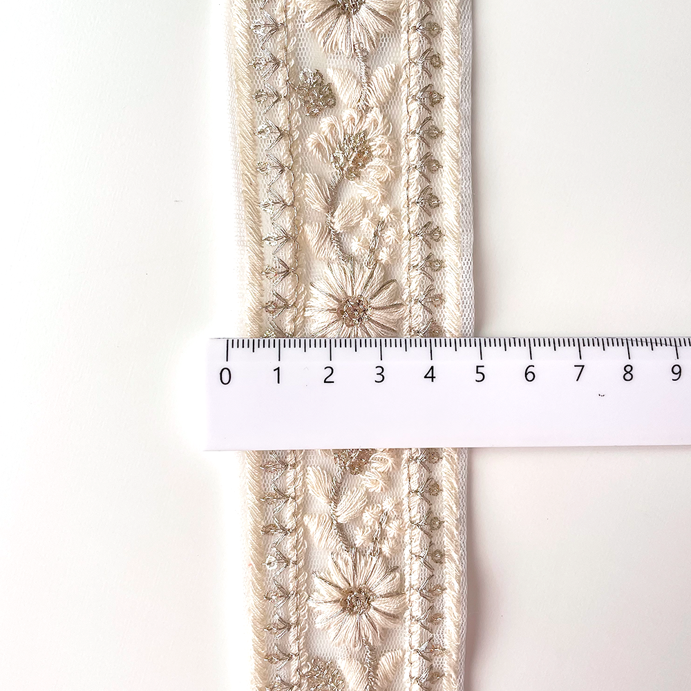 637 【 幅：5cm 】 インド刺繍リボン　ホワイト　チュール　シルバー