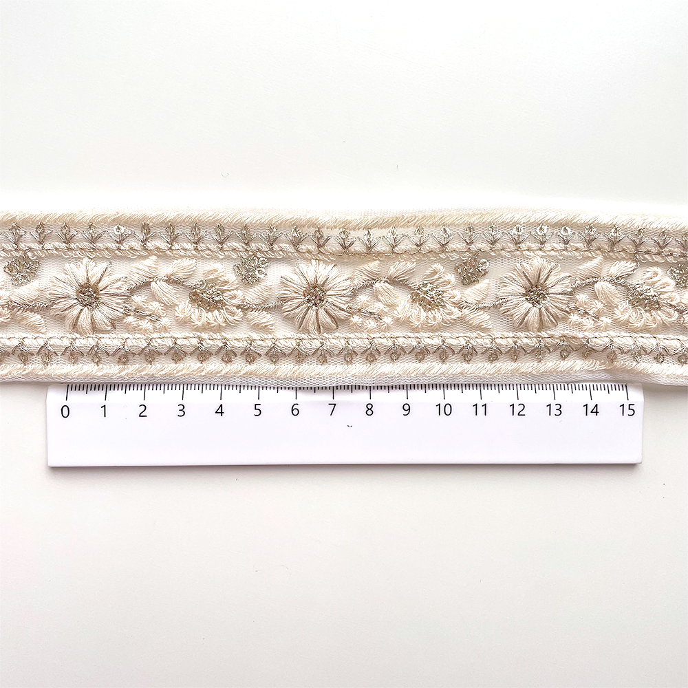 637 【 幅：5cm 】 インド刺繍リボン　ホワイト　チュール　シルバー