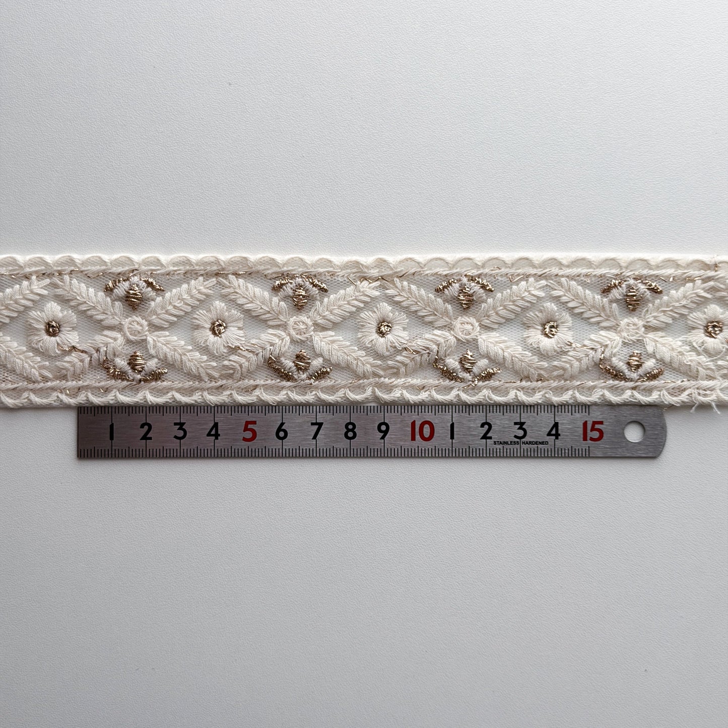 S396 インド刺繍リボン 4.5cm幅 チュール