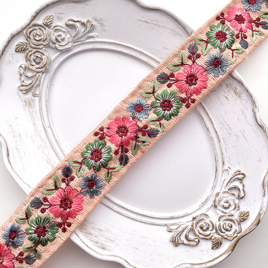 648 【 幅：3cm 】 インド刺繍リボン　サンドベージュ　布地　ピンク グリーン ブルー