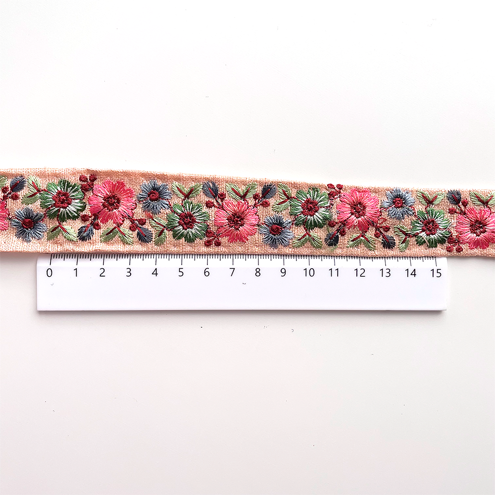 648 【 幅：3cm 】 インド刺繍リボン　サンドベージュ　布地　ピンク グリーン ブルー