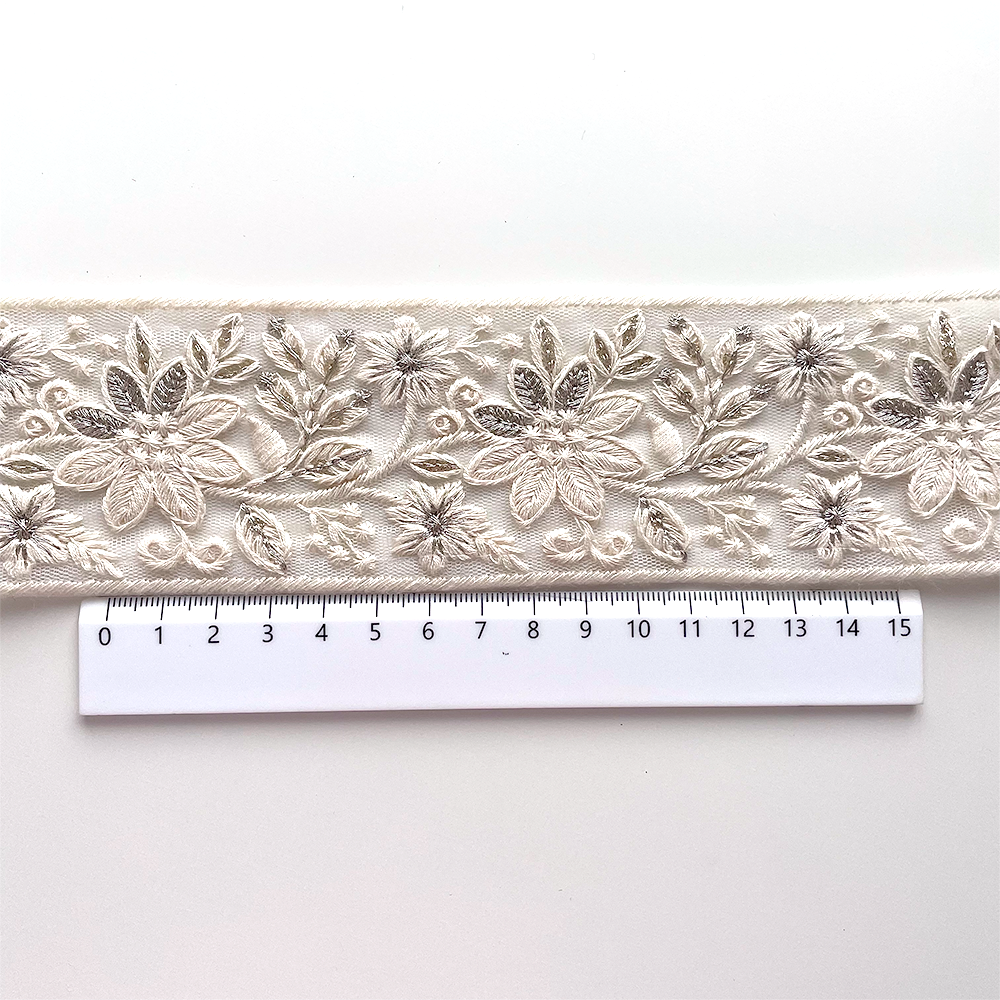 653 【 幅：5.5cm 】 インド刺繍リボン　ホワイト　チュール　シルバー