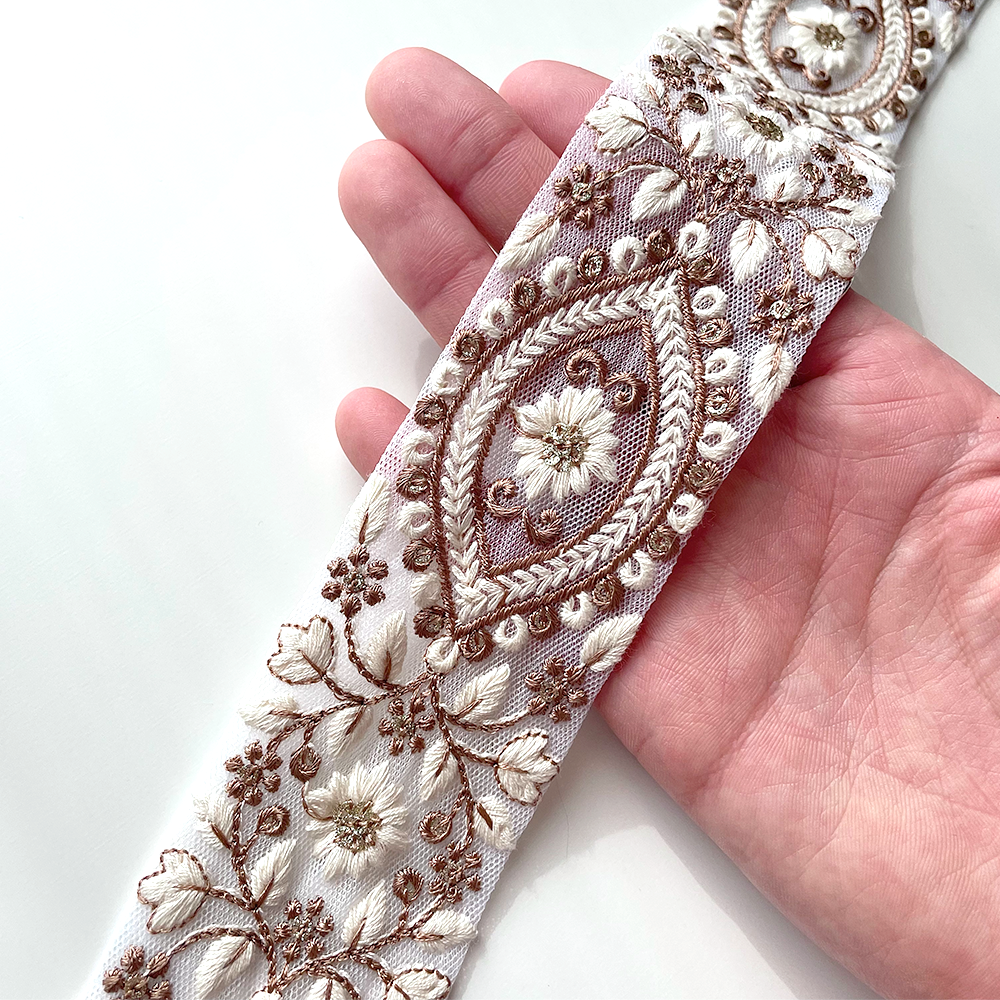 656 【 幅：5cm 】 インド刺繍リボン　ホワイト　チュール　ブラウン　ホワイト