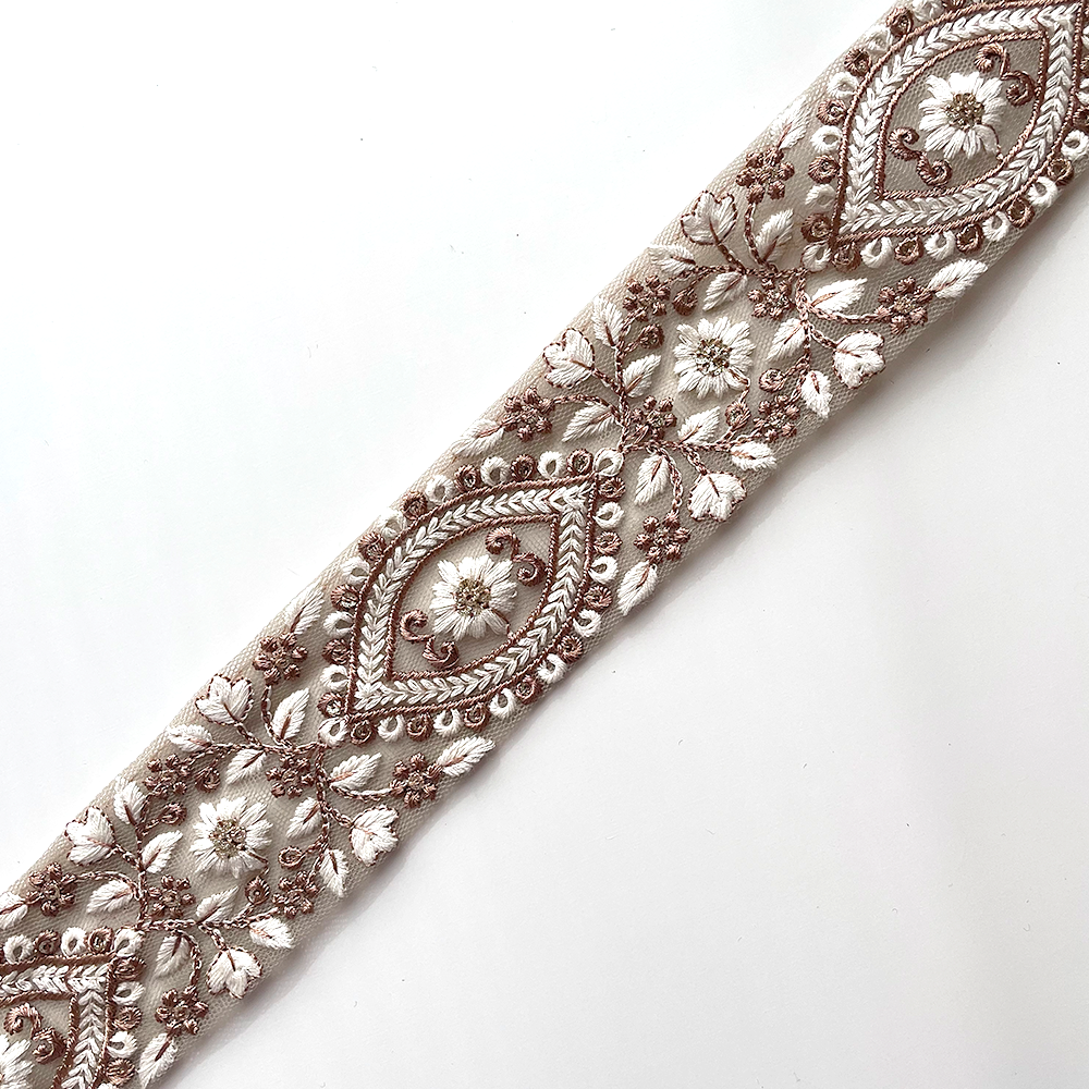 657 【 幅：5cm 】 インド刺繍リボン　ブラウン　チュール　ブラウン　ホワイト