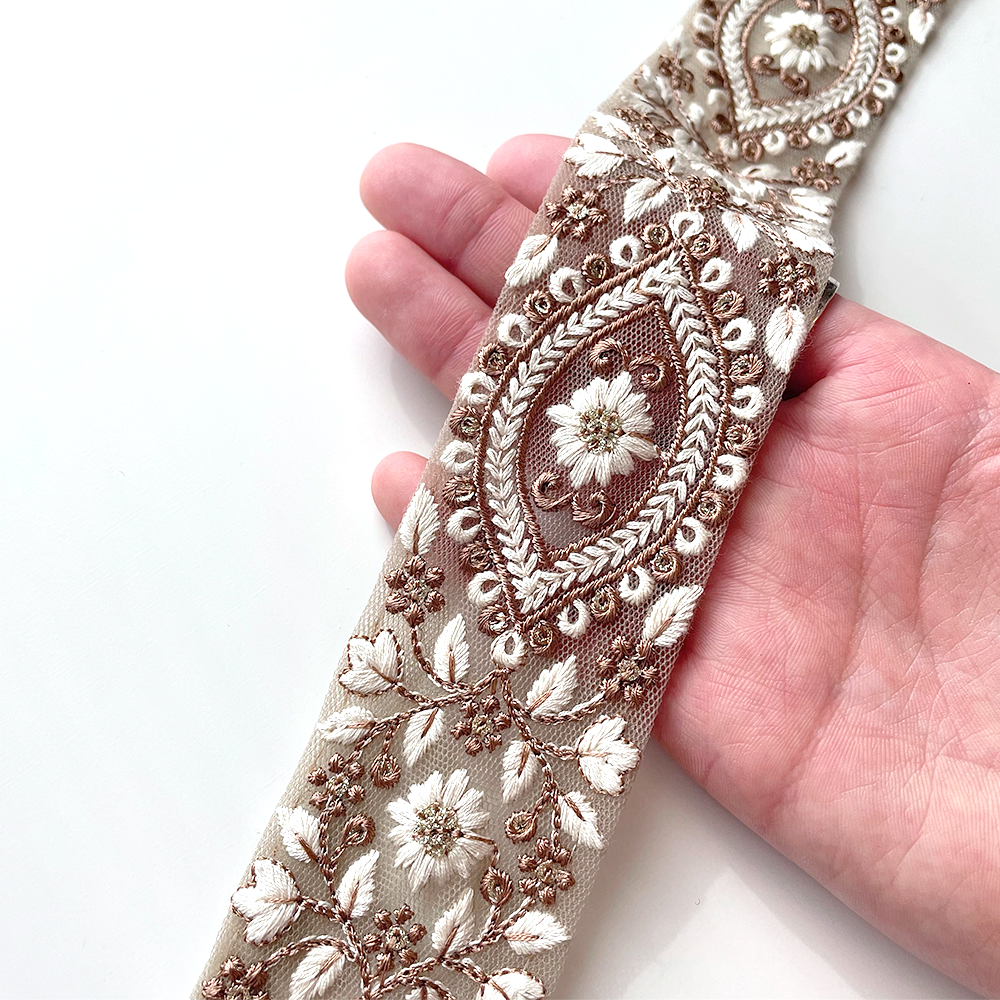 657 【 幅：5cm 】 インド刺繍リボン　ブラウン　チュール　ブラウン　ホワイト