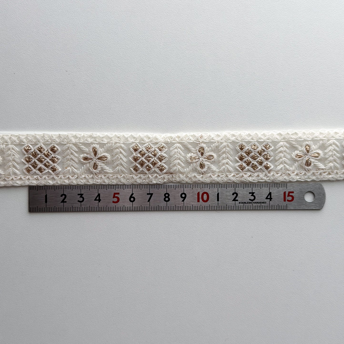 S388 インド刺繍リボン 3cm幅 チュール