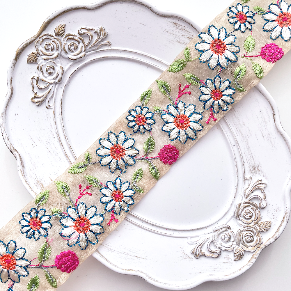 667 【 幅：4.5cm 】 インド刺繍リボン　ベージュ　オーガンジー　ブルー　ピンク