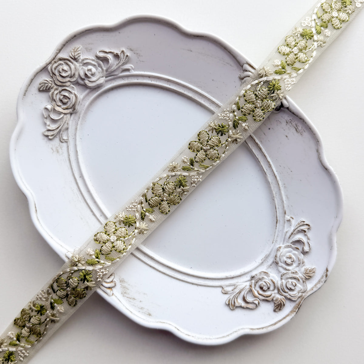 S417 インド刺繍リボン 2.5cm幅 チュール