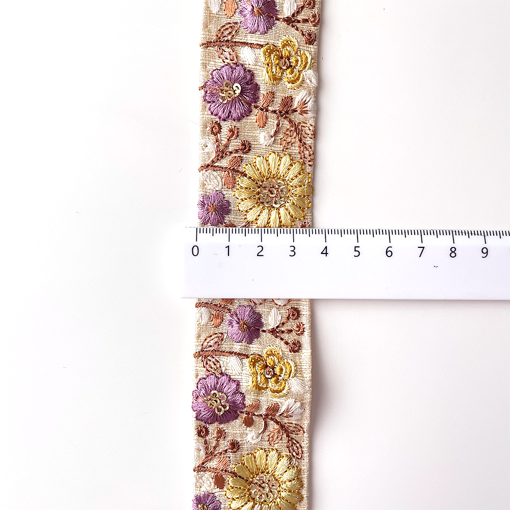 670 【 幅：3.5cm 】 インド刺繍リボン　クリーム　布地　イエロー　パープル　ホワイト