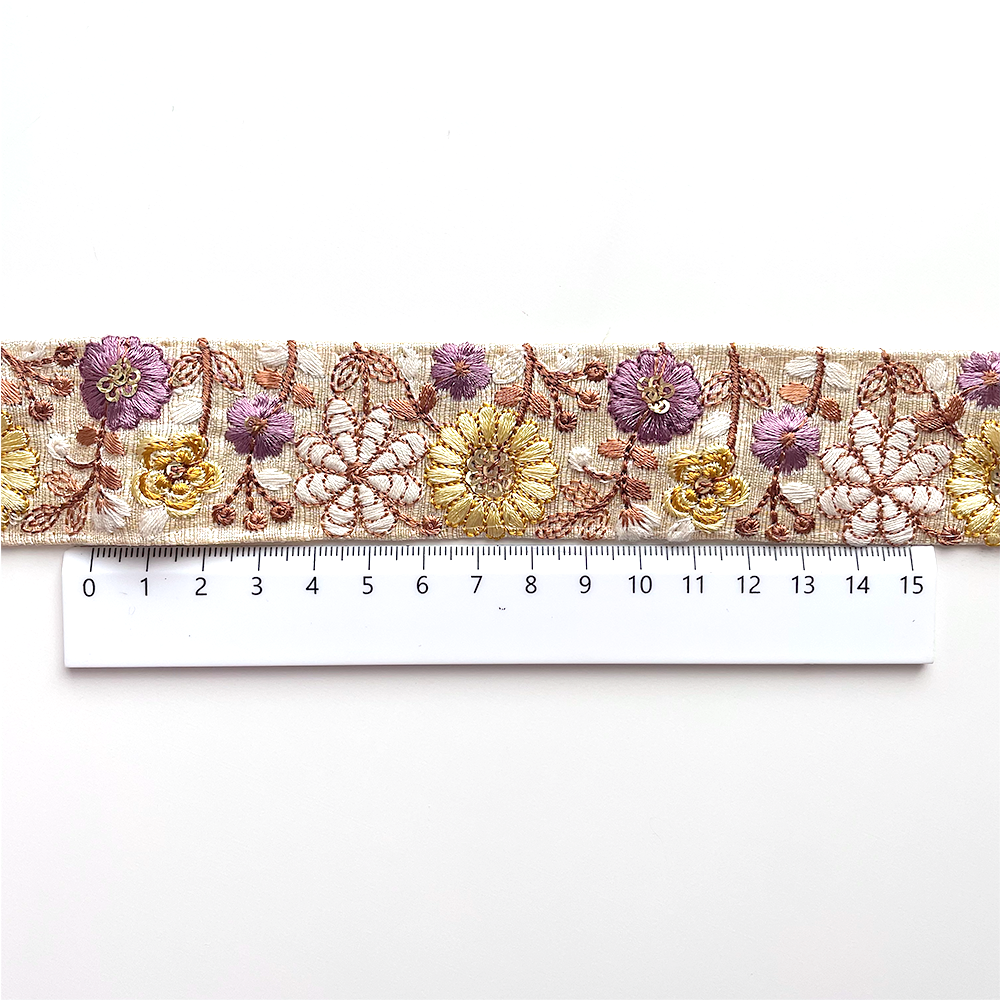 670 【 幅：3.5cm 】 インド刺繍リボン　クリーム　布地　イエロー　パープル　ホワイト