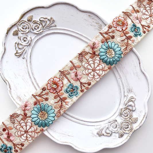 671 【 幅：3.5cm 】 インド刺繍リボン　クリーム　布地　ブルー　ピンク　ホワイト
