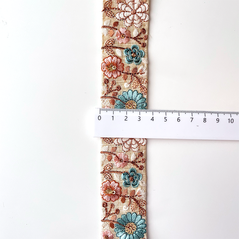 671 【 幅：3.5cm 】 インド刺繍リボン　クリーム　布地　ブルー　ピンク　ホワイト