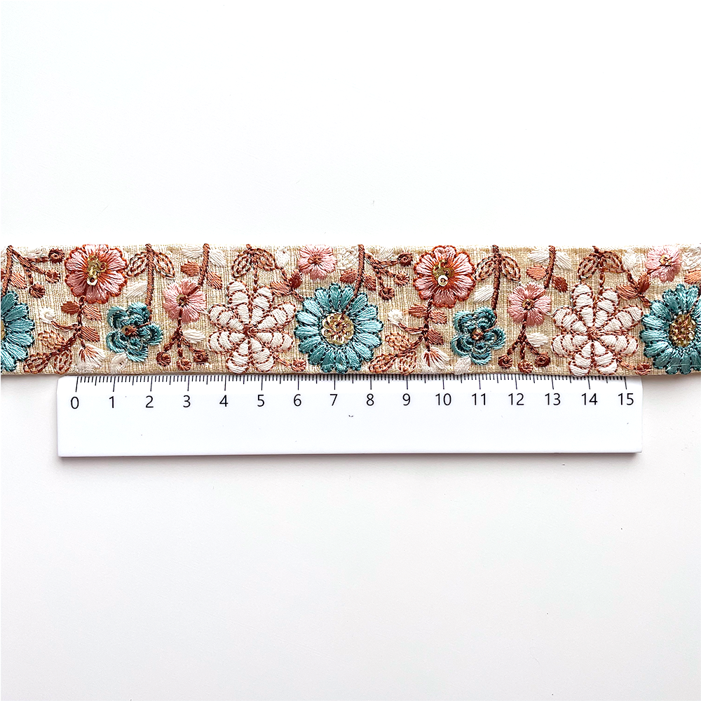671 【 幅：3.5cm 】 インド刺繍リボン　クリーム　布地　ブルー　ピンク　ホワイト