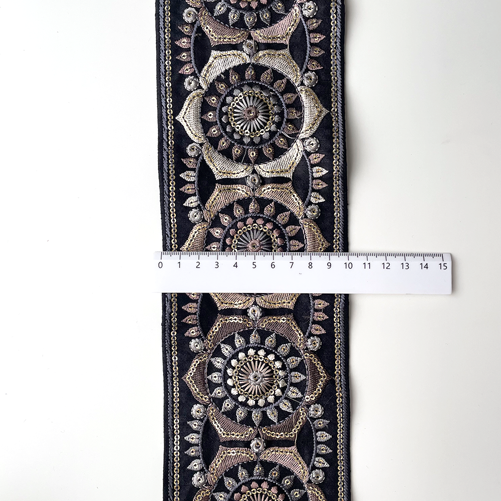 672 【 幅：10cm 】 インド刺繍リボン　ブラック　布地　ブルー　グレー