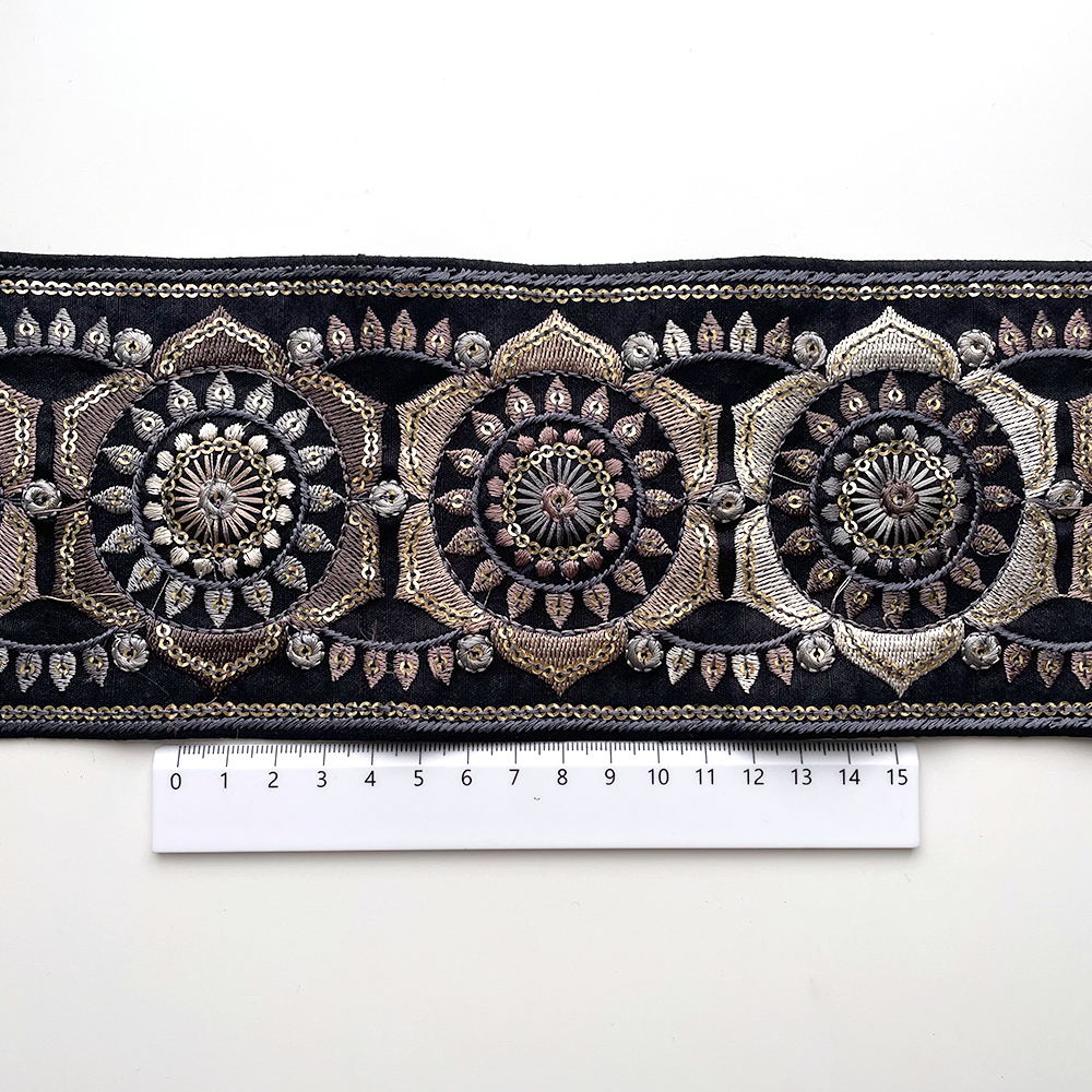 672 【 幅：10cm 】 インド刺繍リボン　ブラック　布地　ブルー　グレー