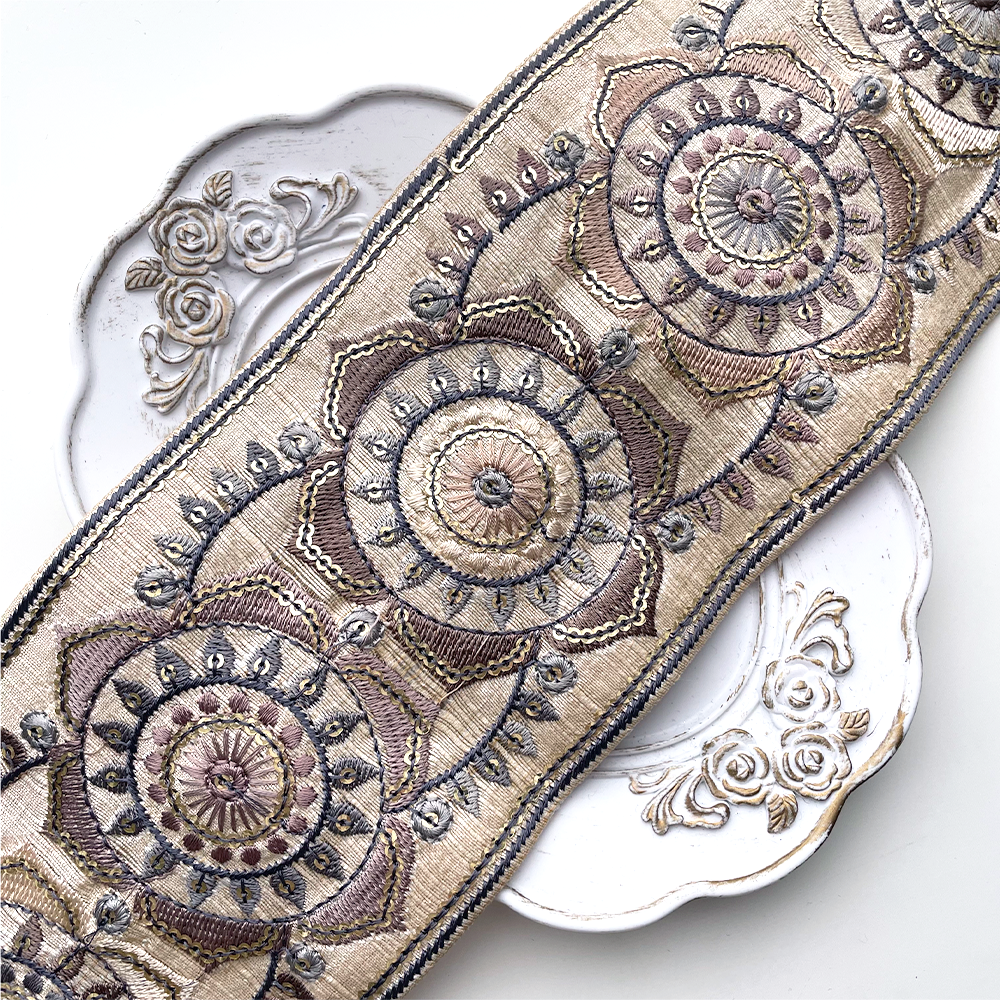 673 【 幅：10cm 】 インド刺繍リボン　クリーム　アイボリー　布地　ブルー　ブラウン
