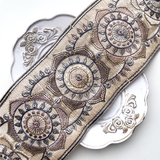 673 【 幅：10cm 】 インド刺繍リボン　クリーム　アイボリー　布地　ブルー　ブラウン