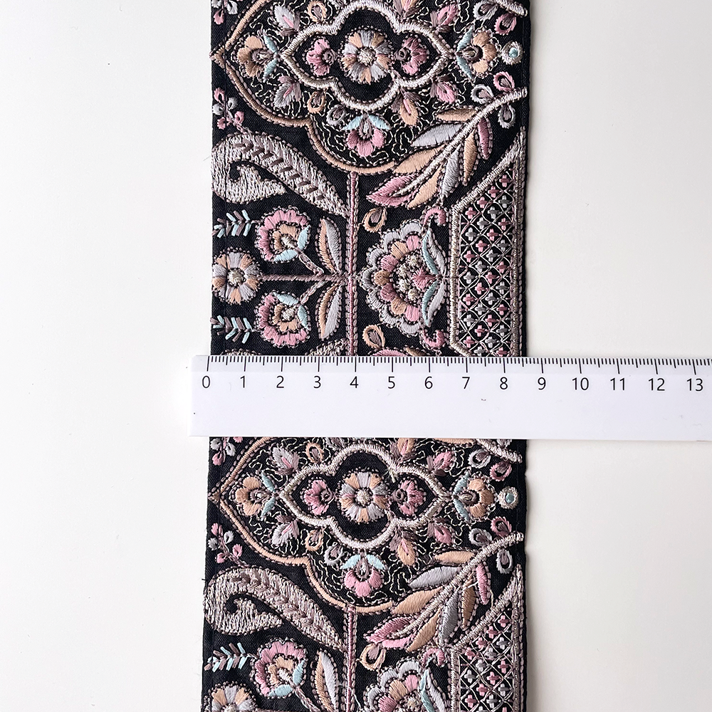 676 【 幅：8.5cm 】 インド刺繍リボン　ブラック　布地　ピンク　シルバー