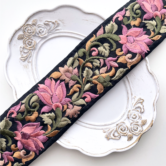 677 【 幅：5.5cm 】 インド刺繍リボン　ブラック　布地　ピンク　グリーン　ベージュ