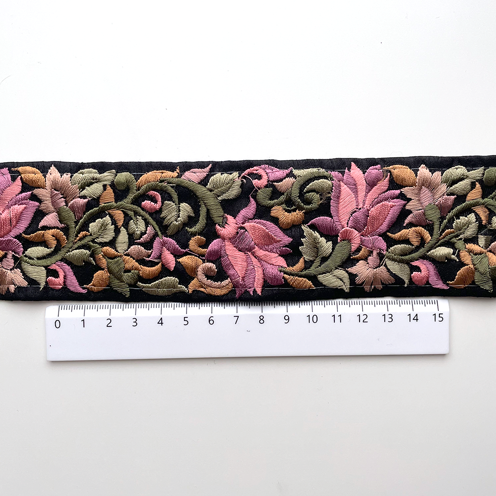 677 【 幅：5.5cm 】 インド刺繍リボン　ブラック　布地　ピンク　グリーン　ベージュ