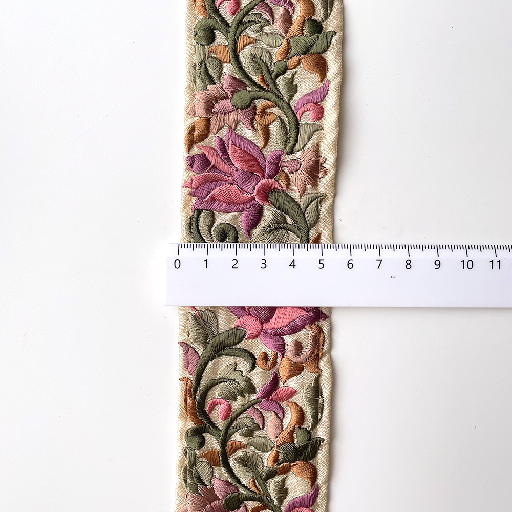 678 【 幅：5.5cm 】 インド刺繍リボン　アイボリー　ベージュ　布地　ピンク　グリーン