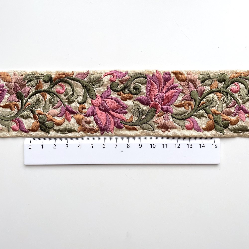 678 【 幅：5.5cm 】 インド刺繍リボン　アイボリー　ベージュ　布地　ピンク　グリーン