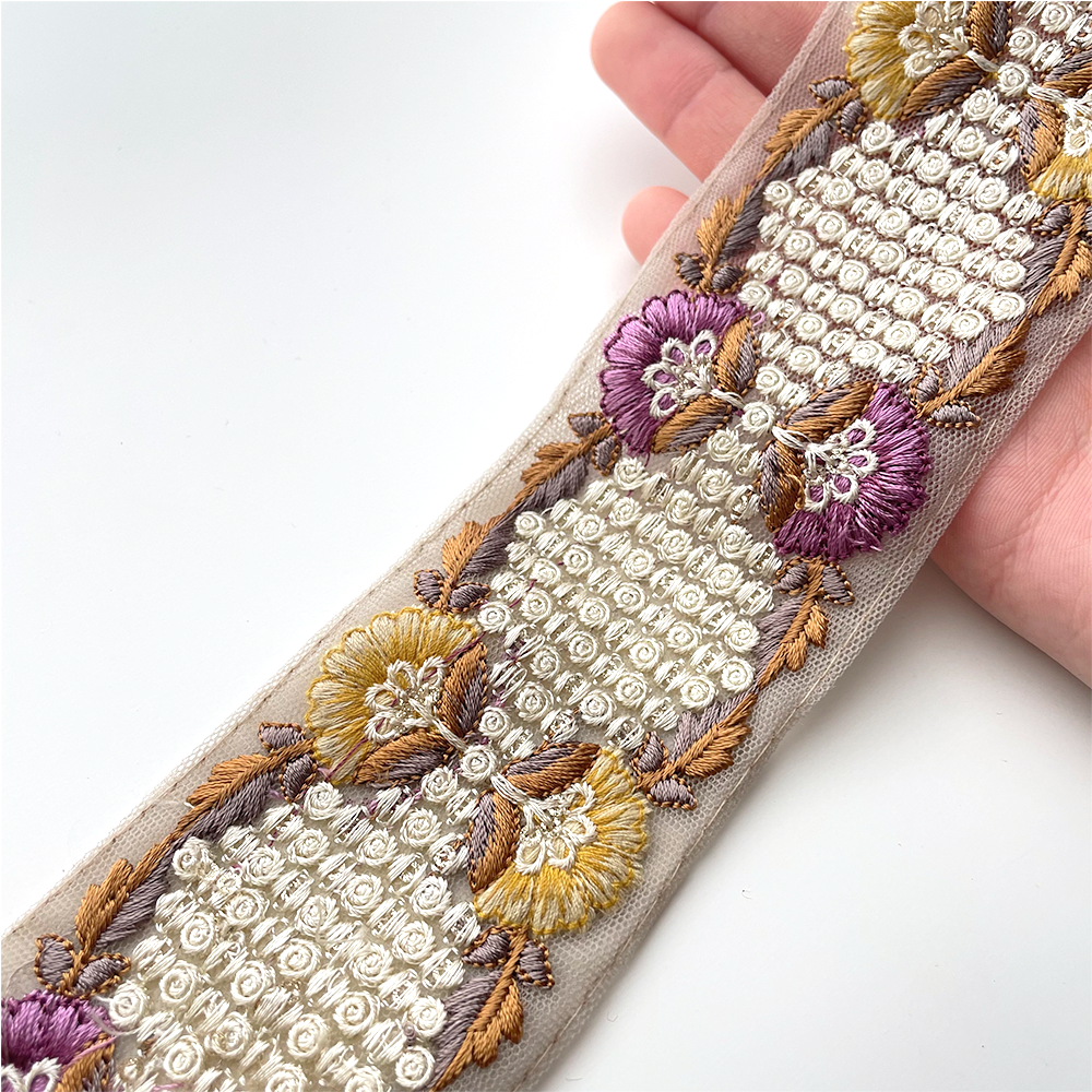 683 【 幅：5.5cm 】 インド刺繍リボン　ブラウン　チュール　イエロー　パープル　ホワイト